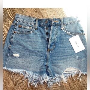 Cello Women's High Rise Frayed Hem Jean Shorts in Light Blue Wash size small NWT